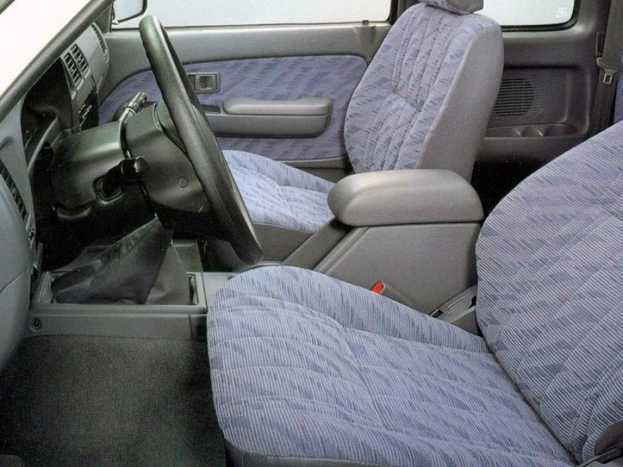  Toyota Hilux Xtra Cab 1997 года  (фото 8 из 9)
